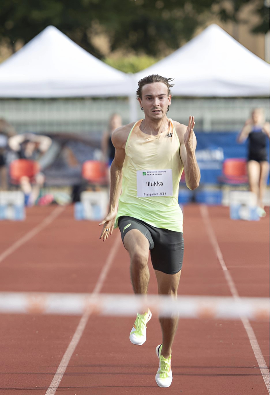 Riku Illukka juoksemassa kilpailussa